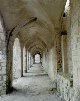 Porticato Esterno della chiesa di Santa Maria a Mare alle Isole Tremiti. (Nicola)
